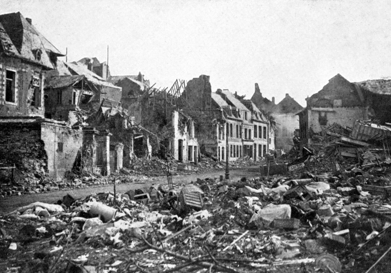 Scena uliczna po upadku Peronne, Francja, I wojna światowa, 1917, c1920 autorstwa Unbekannt