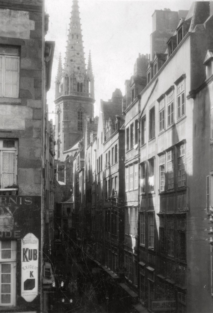 Scena uliczna, przedstawiająca iglicę katedry, St Malo, Bretania, Francja, XX wiek autorstwa Unbekannt