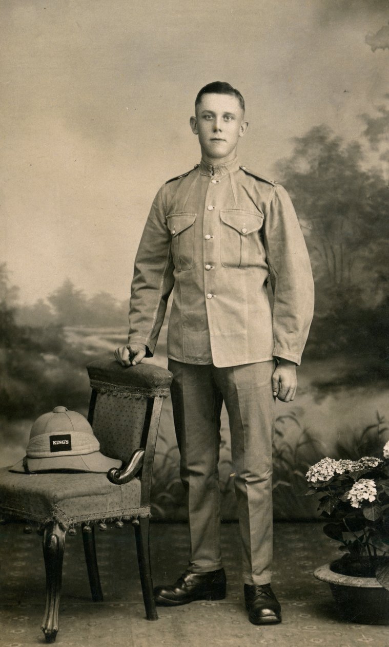 Portret studyjny żołnierza kompanii C 2. Batalionu Pułku Królów, Irak, 1926 autorstwa Unbekannt