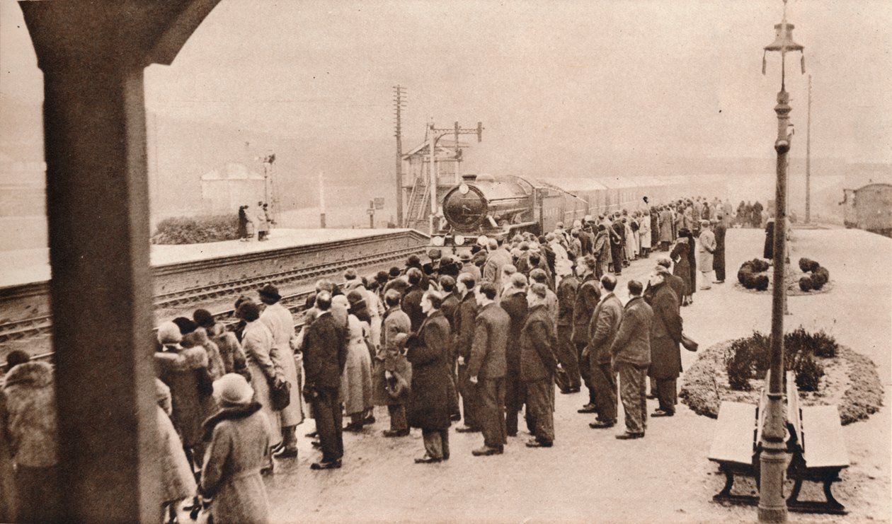 Sympatyczne zainteresowanie Royal Funeral Train na stacji Welwyn, 1936 autorstwa Unbekannt