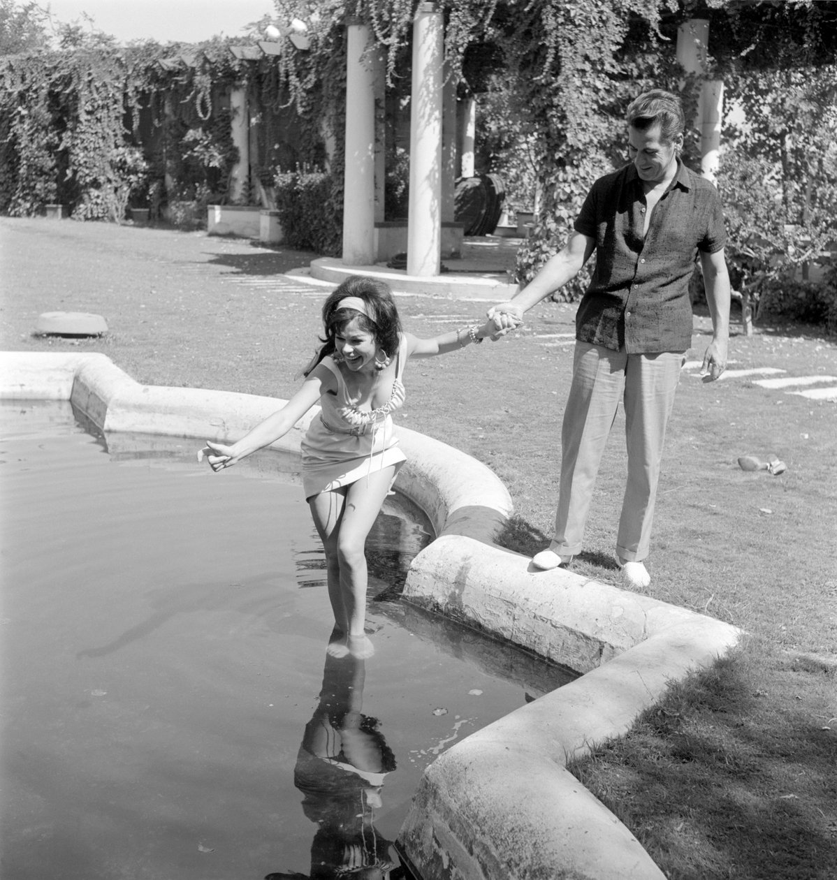 AKTORKA LAYA RAKI Z AKTOREM RON RANDELL W WENECJI LIDO - 1961 autorstwa Unbekannt