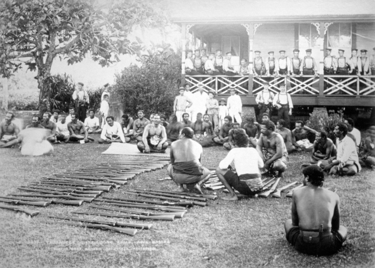 Tamasese rozdawanie broni, Apia, Samoa, 1899 autorstwa Unbekannt