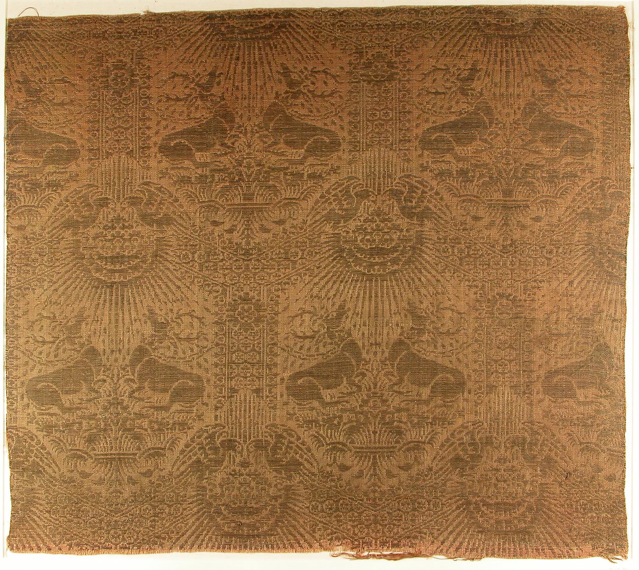 Fragment tkaniny z leżącymi harcami, orłami, chmurami i promieniami słońca, włoski, lata 90. XIII wieku. autorstwa Unbekannt