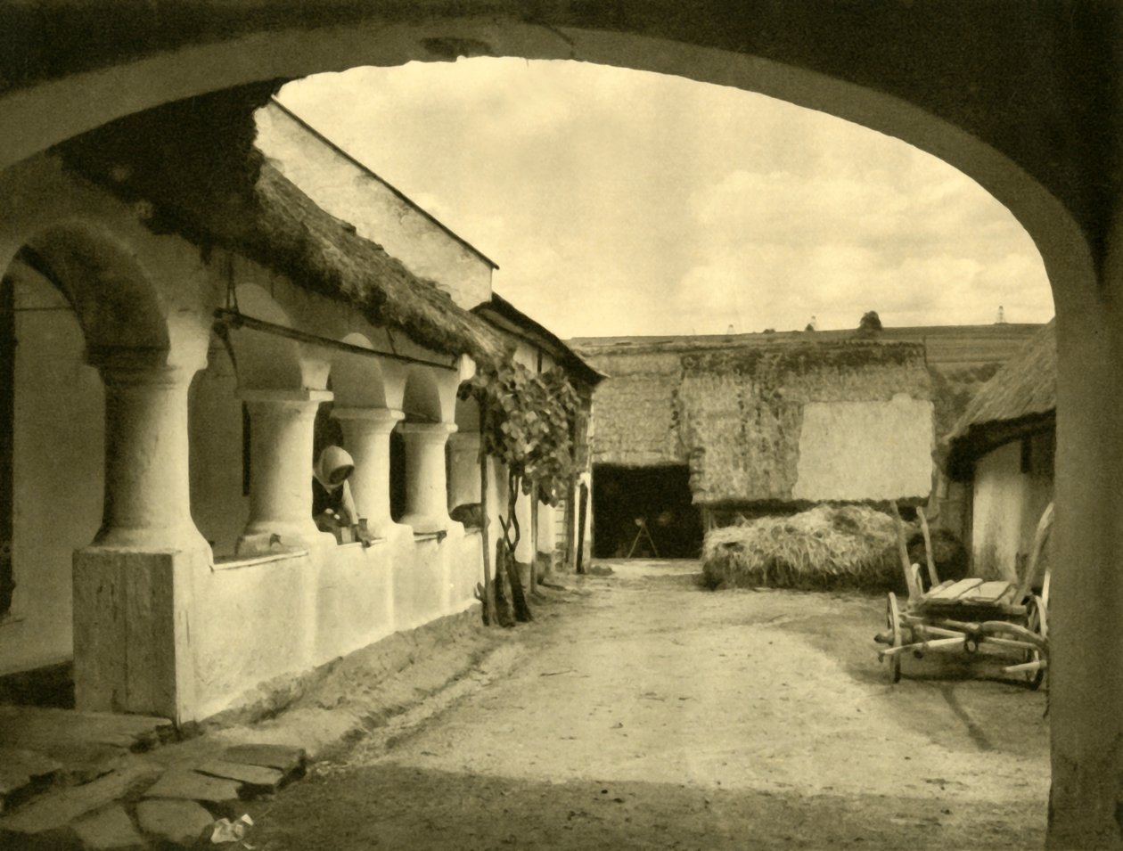 Arkadenhof, Oberschützen, Burgenland, Austria, c1935. autorstwa Unbekannt