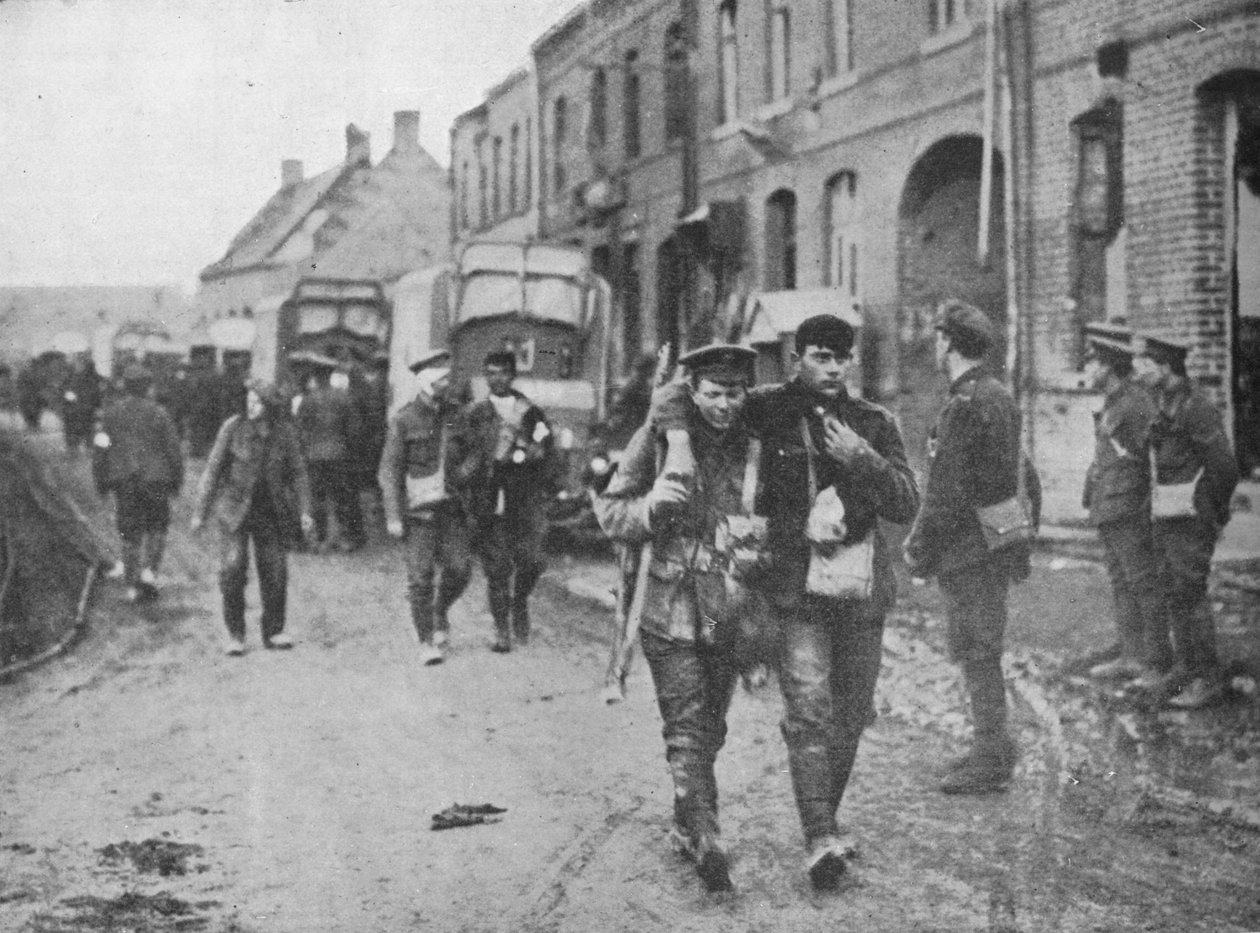 Brytyjczycy wracają do punktu opatrunkowego po ataku, 1915 autorstwa Unbekannt