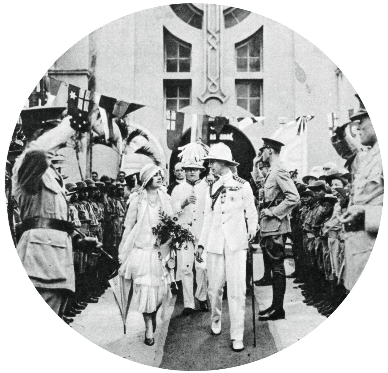 Książę i księżna Yorku odwiedzający grób admirała Benbowa, Kingston, Jamajka, 1927, 1937 autorstwa Unbekannt