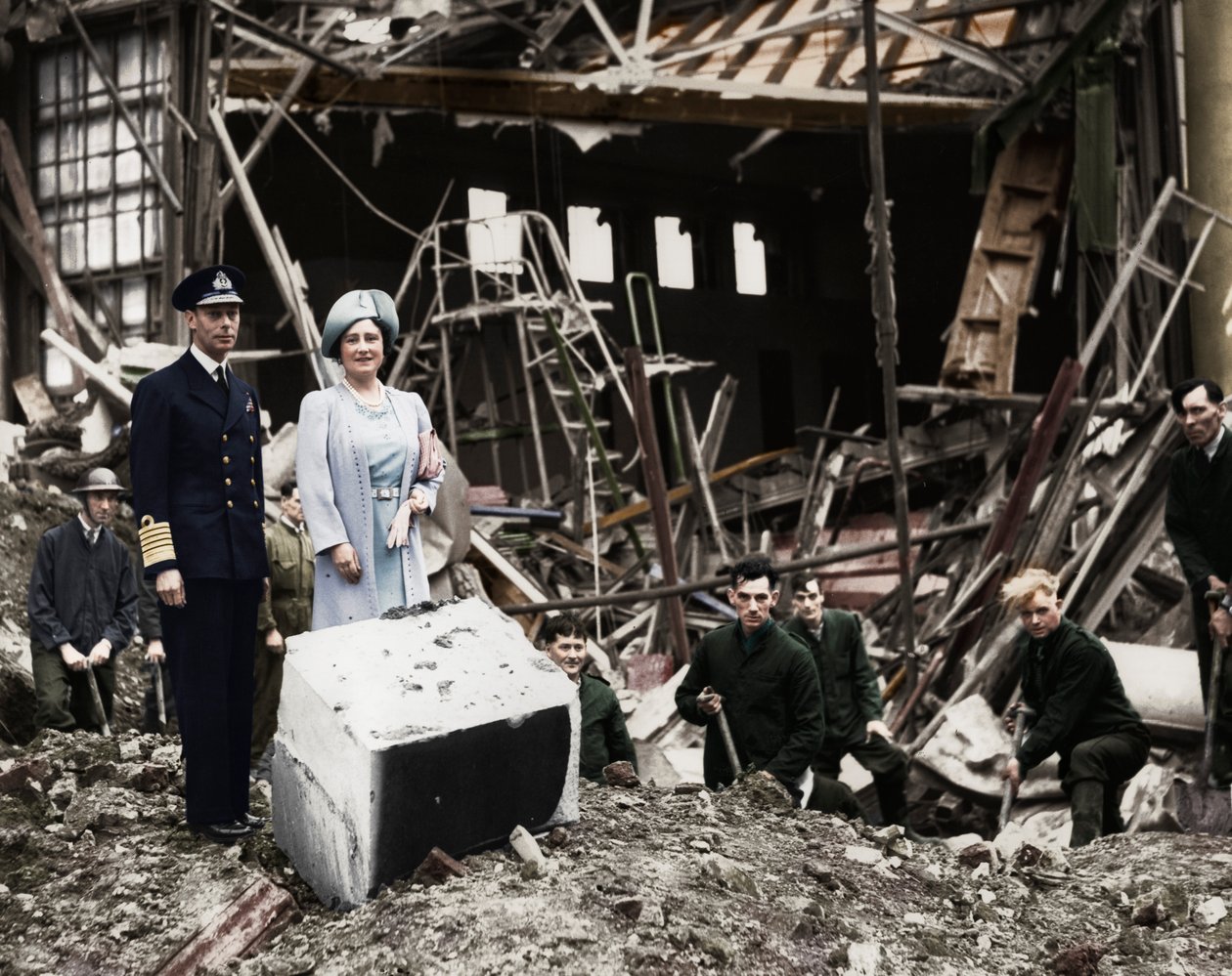 Zniszczenie bomby inspekcyjnej króla i królowej, Pałac Buckingham, Londyn, II wojna światowa, 1940 autorstwa Unbekannt