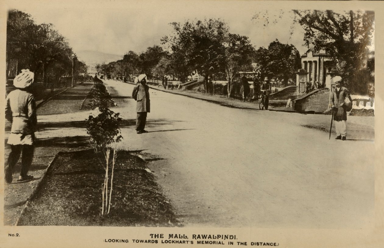 The Mall, Rawalpindi - W kierunku pomnika Lockharts w oddali, c1918-c1939. autorstwa Unbekannt