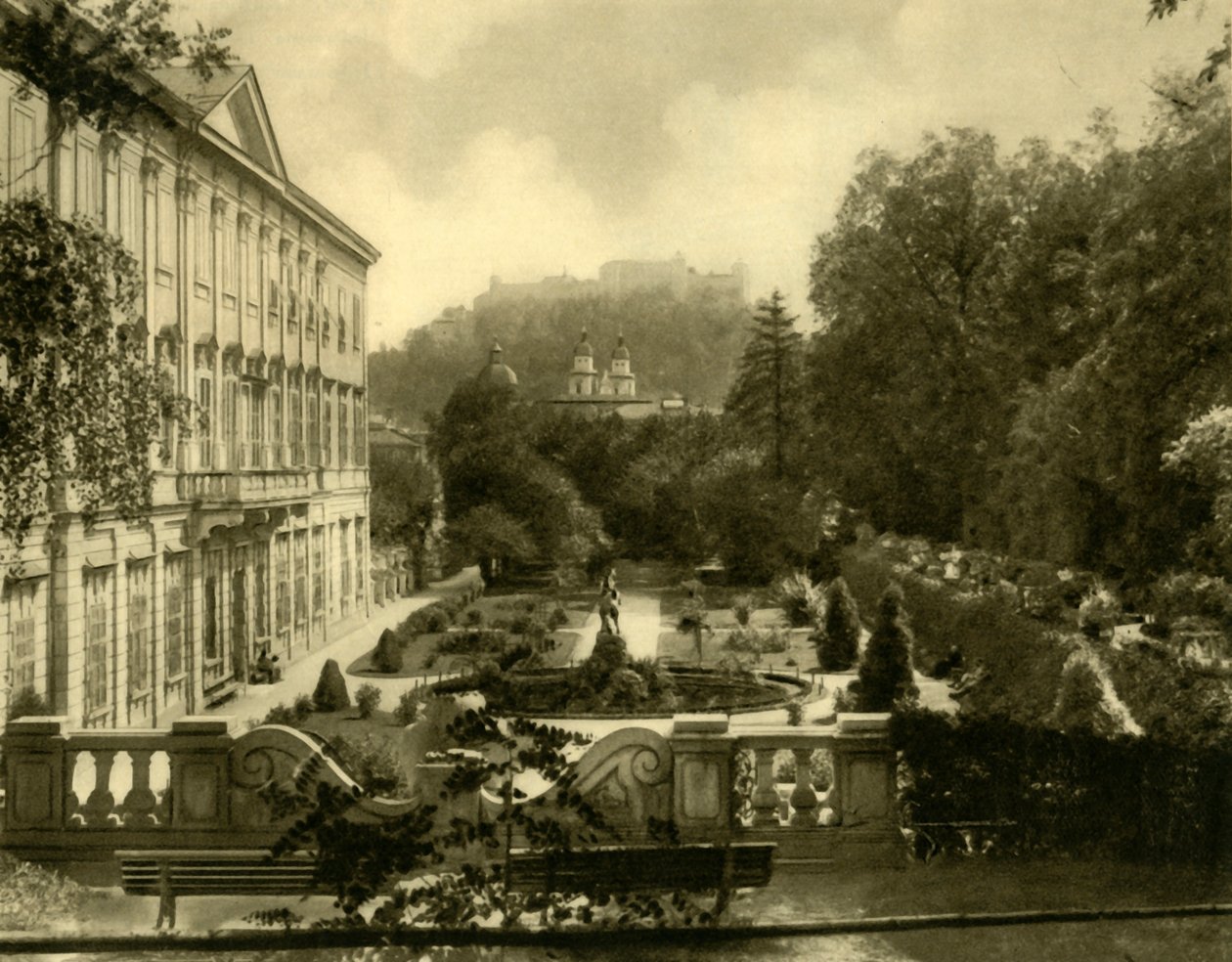 Pałac i ogrody Mirabell, Salzburg, Austria, c1935. autorstwa Unbekannt