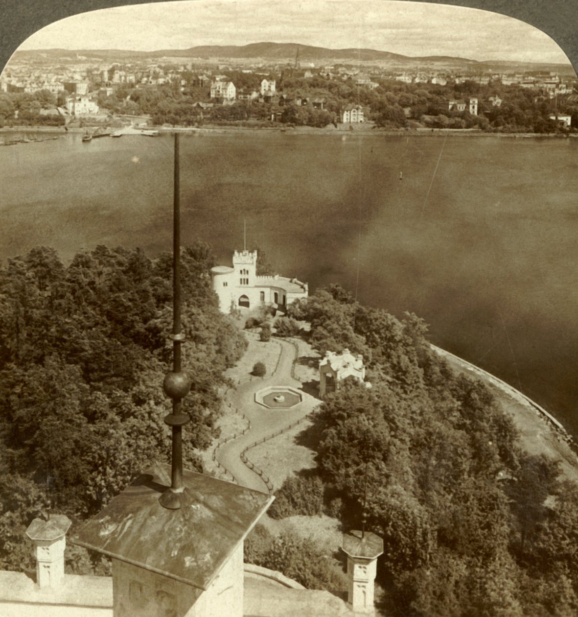 Królewskie ogrody Oscarshal i Christiania, z zamku w Norwegii, ok. 1905 r. autorstwa Unbekannt