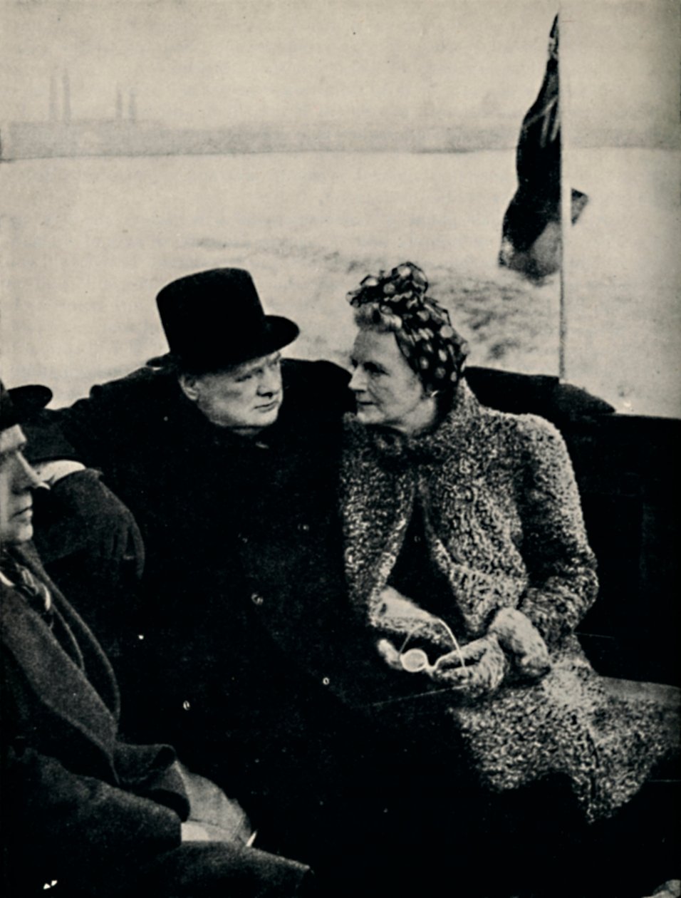 Premier odwiedza londyńskie doki, ok. 1940, 1945. autorstwa Unbekannt