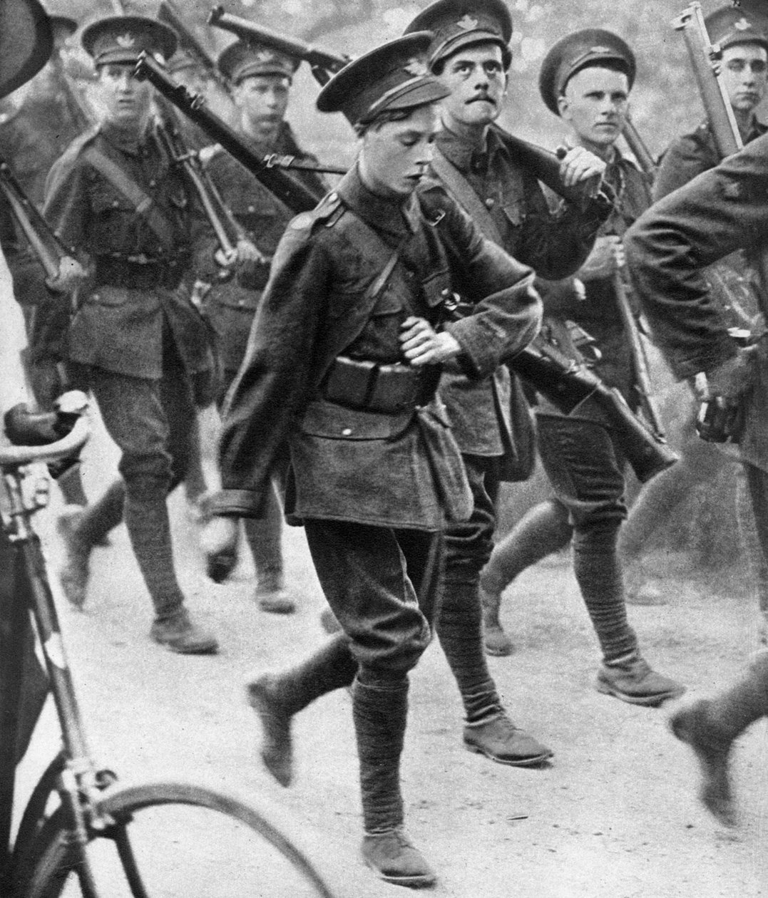 Książę Walii maszerujący z Korpusem Szkoleniowym Oficerów Uniwersytetu Oksfordzkiego, ok. 1910 r autorstwa Unbekannt