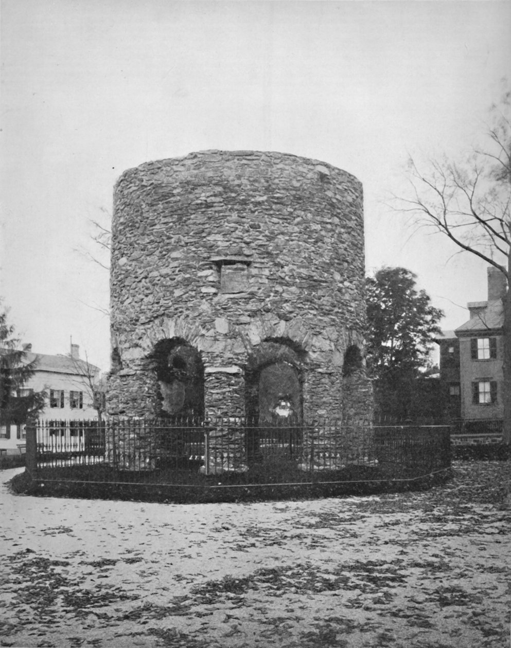 Okrągła wieża w Newport, ok. 1892 r. autorstwa Unbekannt