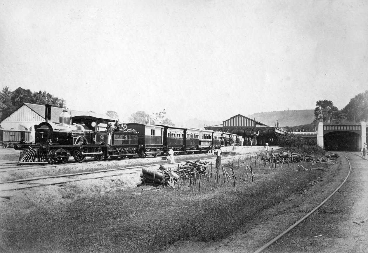 Pociąg Królewski wyjeżdżający ze stacji Kandy, Sri Lanka, ok. 1910 r. autorstwa Unbekannt