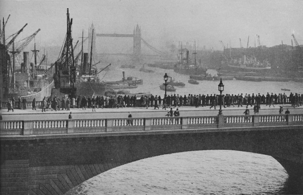 Upper Pool z London Bridge, jednej z najbardziej ruchliwych części Port of London, 1936 autorstwa Unbekannt