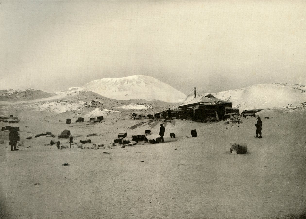 Kwatery zimowe. Z górą Erebus w tle, c1908, 1909 autorstwa Unbekannt