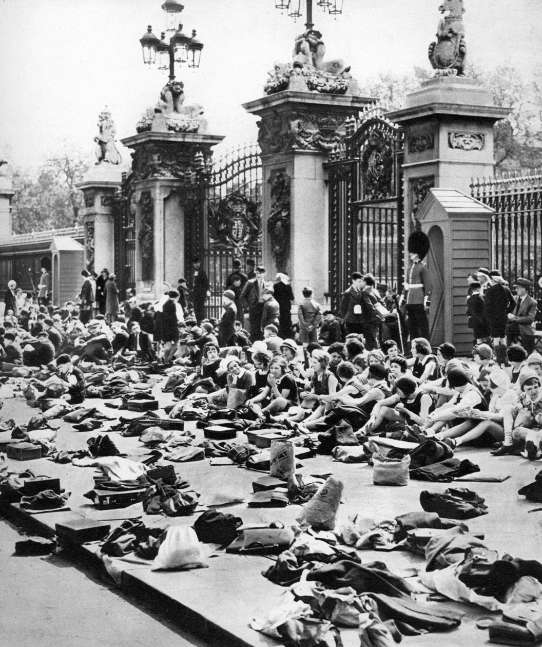 Święto jubileuszowe dzieci, Pałac Buckingham, Londyn, 1935 autorstwa Unbekannt