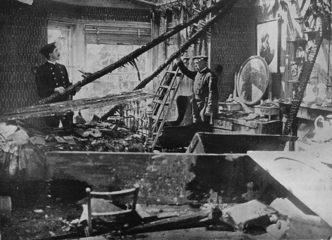 Wnętrze jednego ze zniszczonych domów w Southend, 1915 autorstwa Unbekannt
