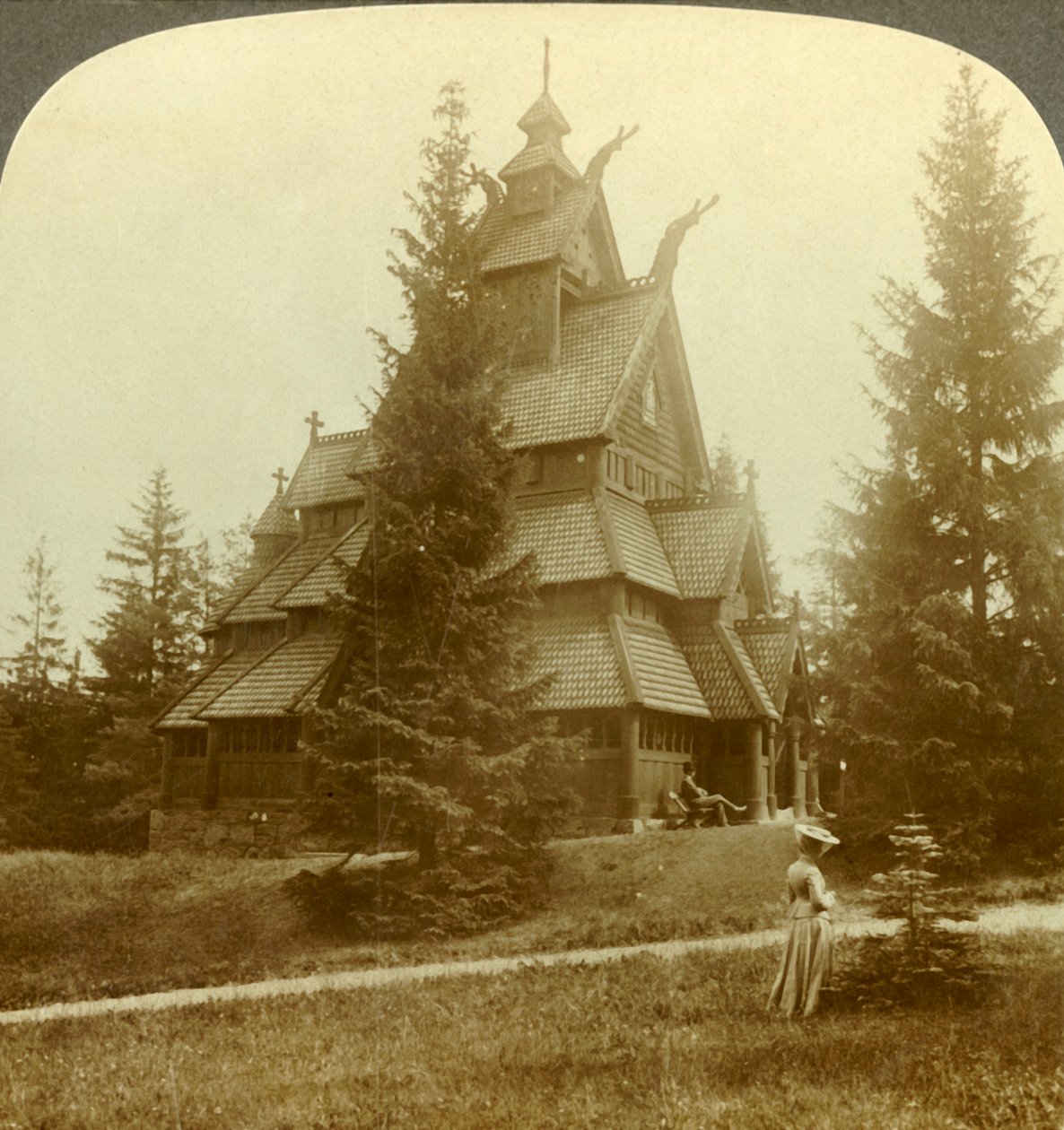 Stary kościół Gol, osobliwy XII wiek. Budynek w Osoarshal, Norwegia, ok. 1905. autorstwa Unbekannt