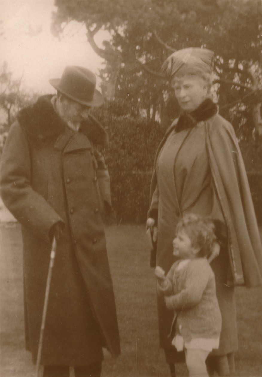 Ich Królewskie Mości Król i Królowa z księżniczką Elżbietą w Craigweil House, Bognor, c1930. autorstwa Unbekannt