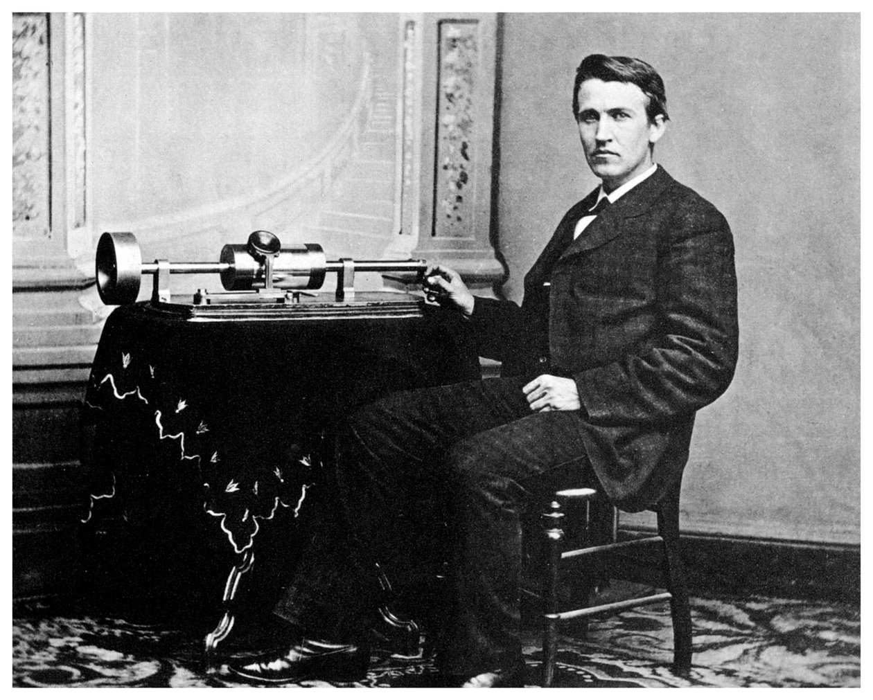 Thomas Alva Edison, amerykański wynalazca, ze swoim fonografem, c1878 1955 autorstwa Unbekannt