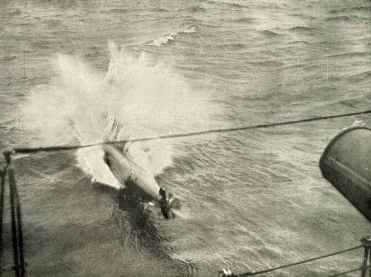 Torpeda wchodząca do wody, 1919. autorstwa Unbekannt