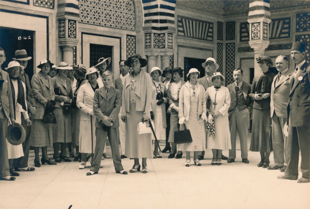 Turyści na wycieczce z rejsu, prawdopodobnie w Sidi Bou Said, Tunezja, 1936 autorstwa Unbekannt