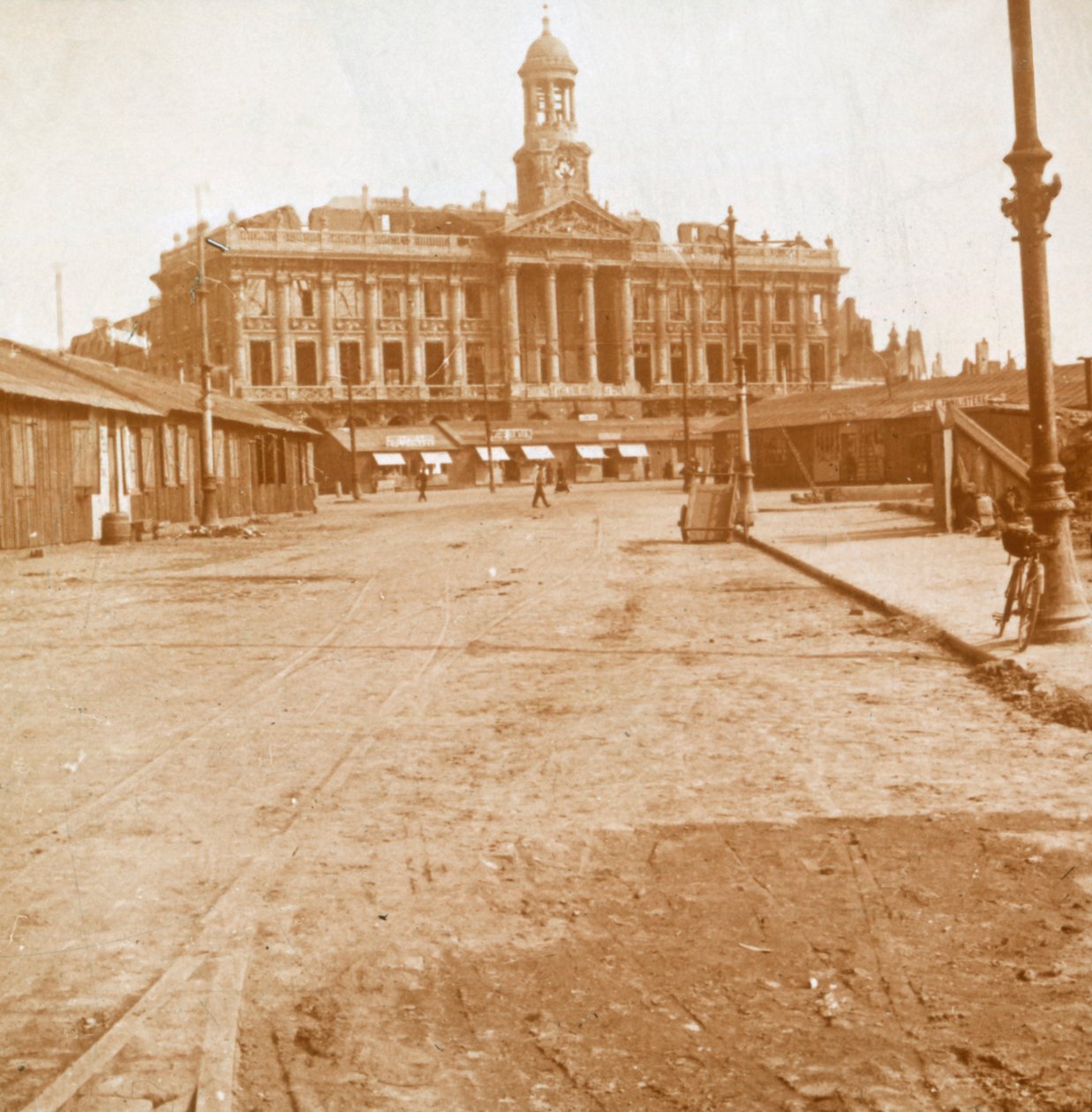 Ratusz i Rynek Główny, Cambrai, północna Francja, c1914-c1918. autorstwa Unbekannt