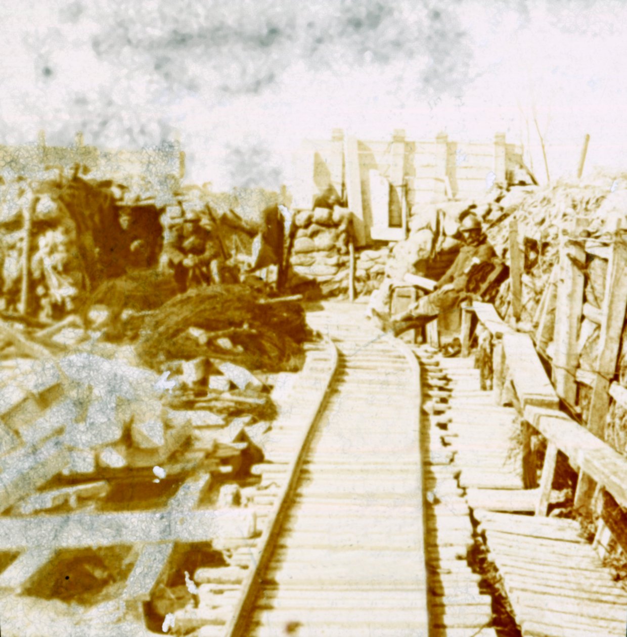 Okopy i linia kolejowa, Yser południe, Diksmuide, Belgia, c1914-c1918 autorstwa Unbekannt
