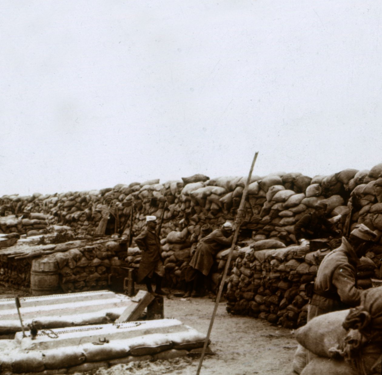 Okopy w Mamelon Vert, Nieuwpoort, Flandria, Belgia, c1914-c1918 autorstwa Unbekannt