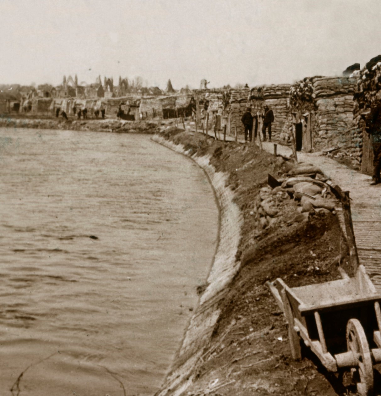 Okopy w Nieuwpoort, Flandria, Belgia, c1914-c1918 autorstwa Unbekannt