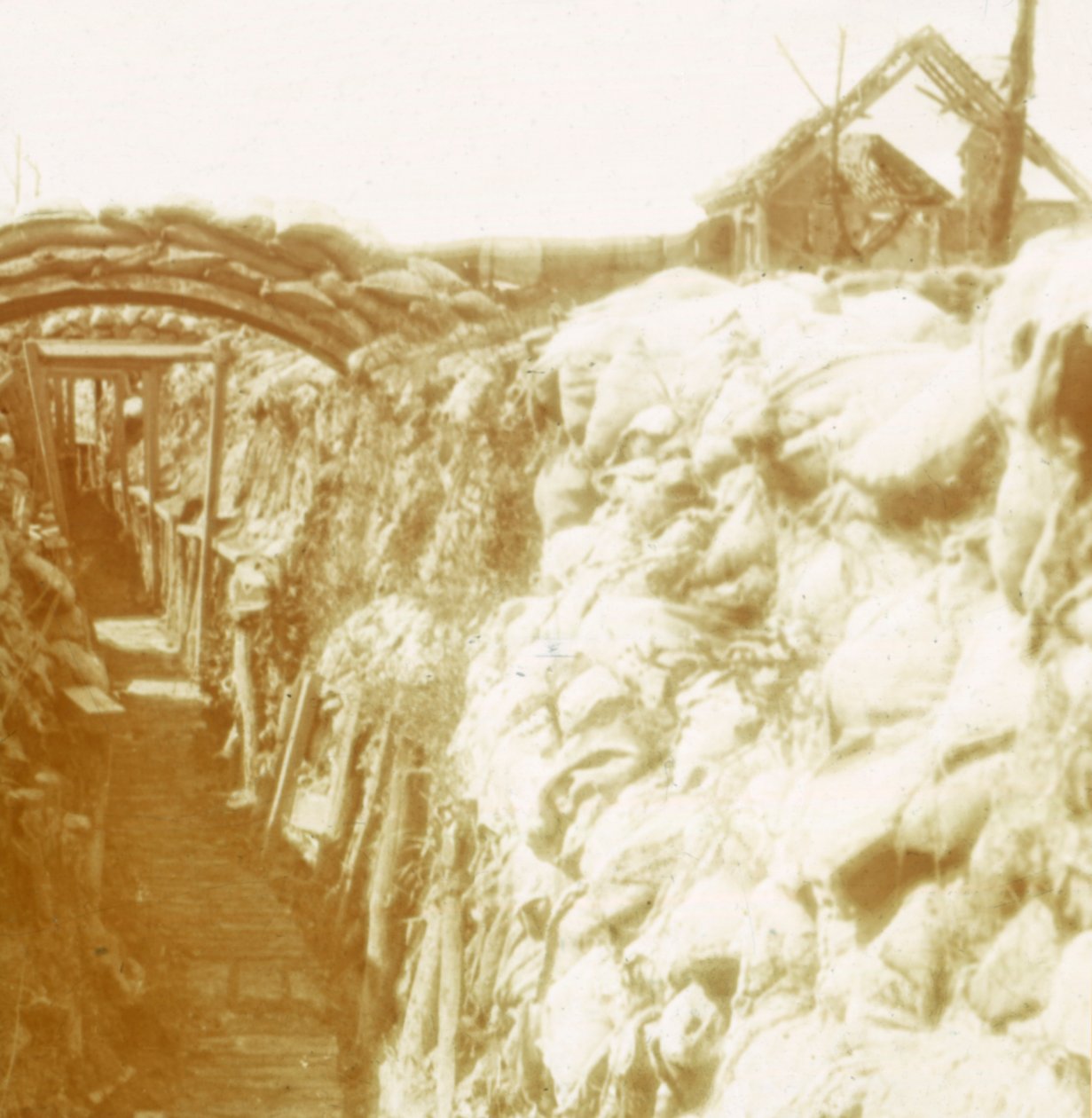 Okopy, linia frontu, Diksmuide, Belgia, c1914-c1918 autorstwa Unbekannt