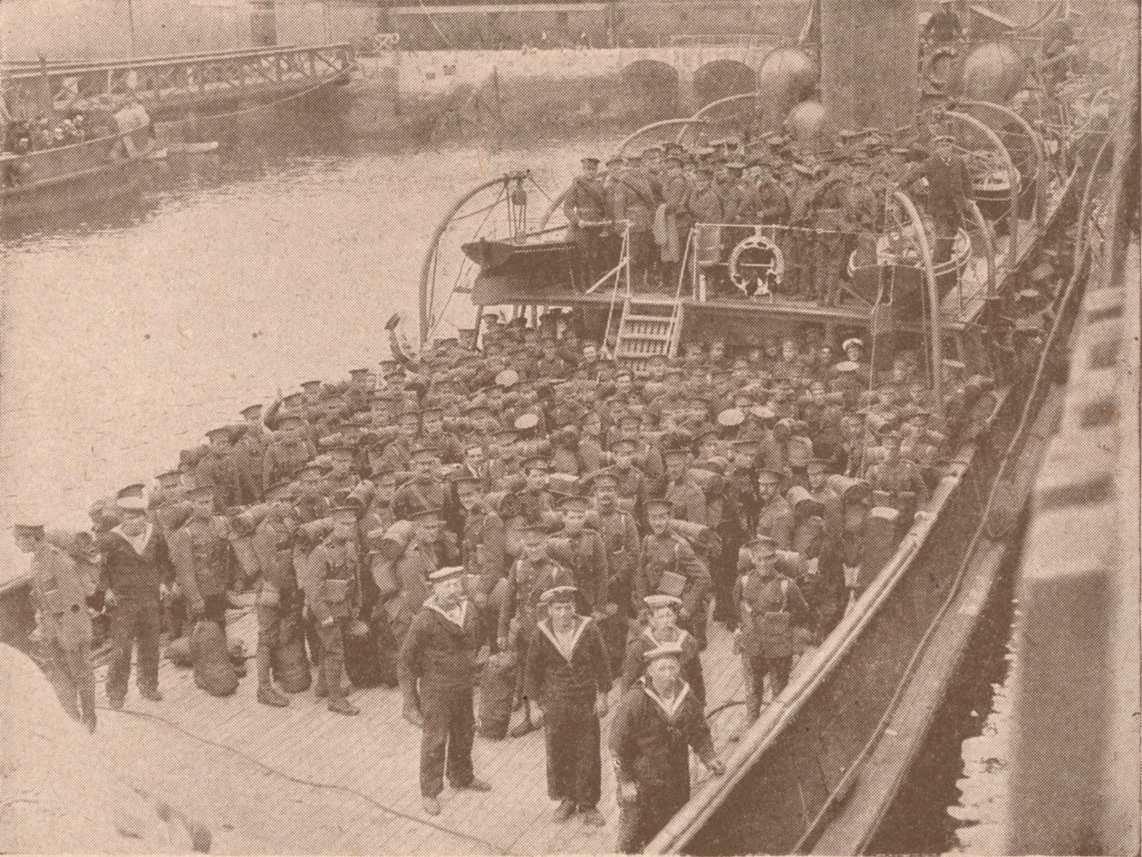 Oddziały na pokładzie transportowca Channel, c1915 1928 autorstwa Unbekannt