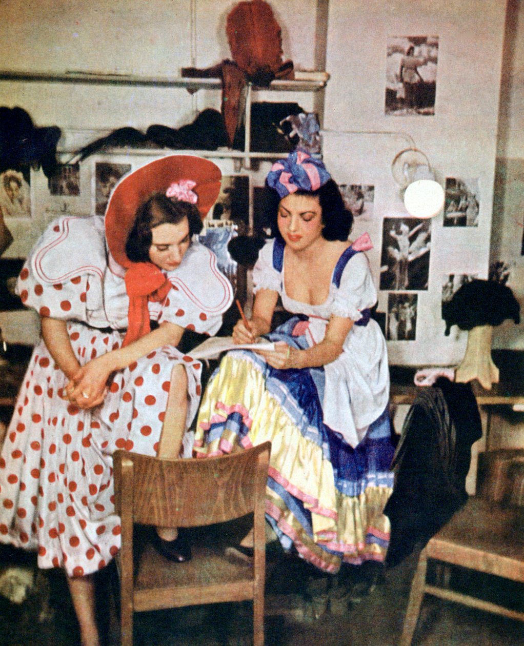 Dwie kobiety z lekkiej opery Jak kiedyś w maju Waltera Kollo, Berlin, 1943 autorstwa Unbekannt