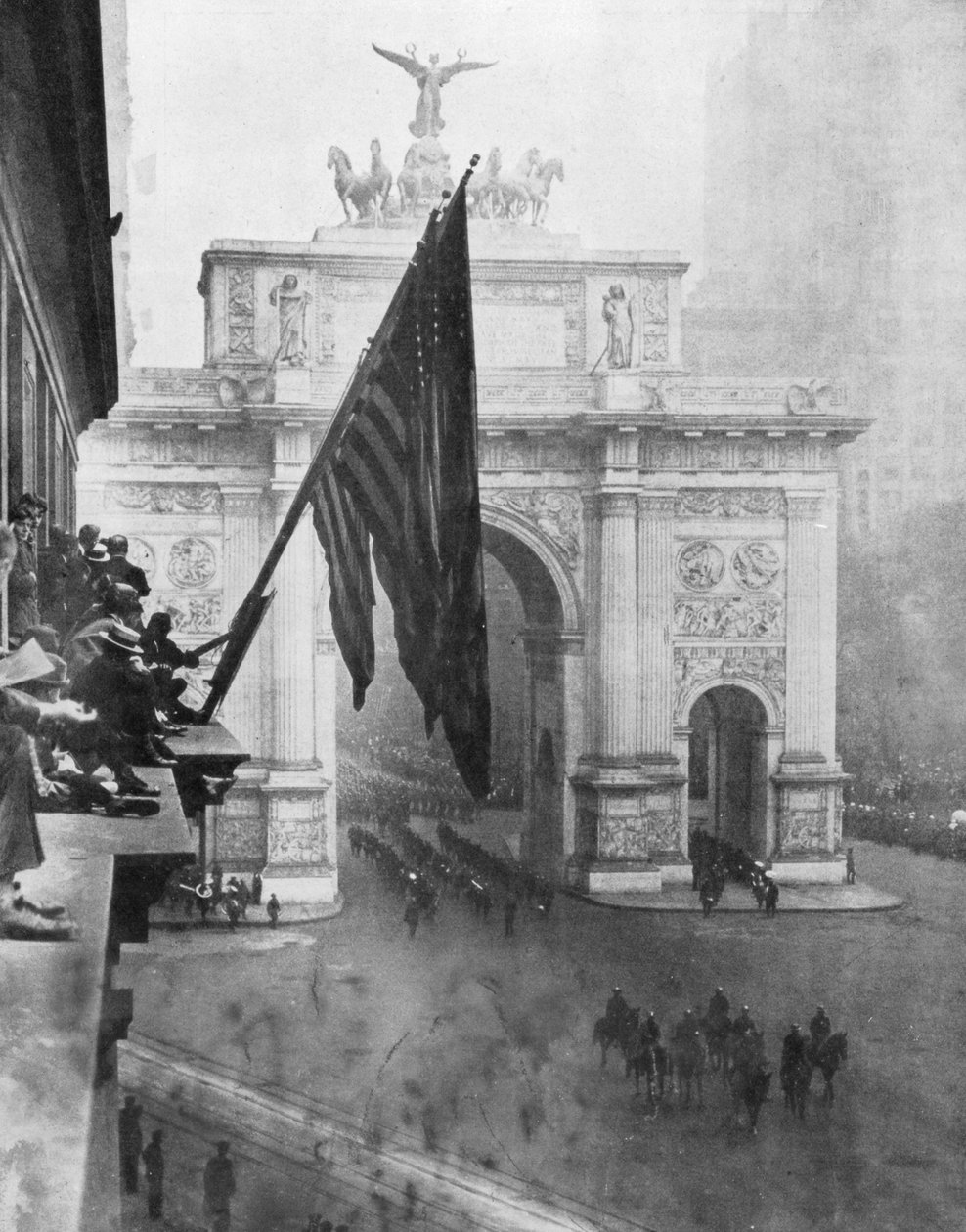 1. Armia Stanów Zjednoczonych przechodząca przez Łuk Zwycięstwa, Madison Square, Nowy Jork, USA, 10 września 1919 r. autorstwa Unbekannt
