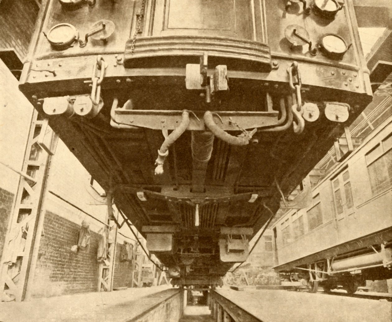 Pod metrem: pod elektrycznym wagonem kolei okręgowej, 1930 r. autorstwa Unbekannt
