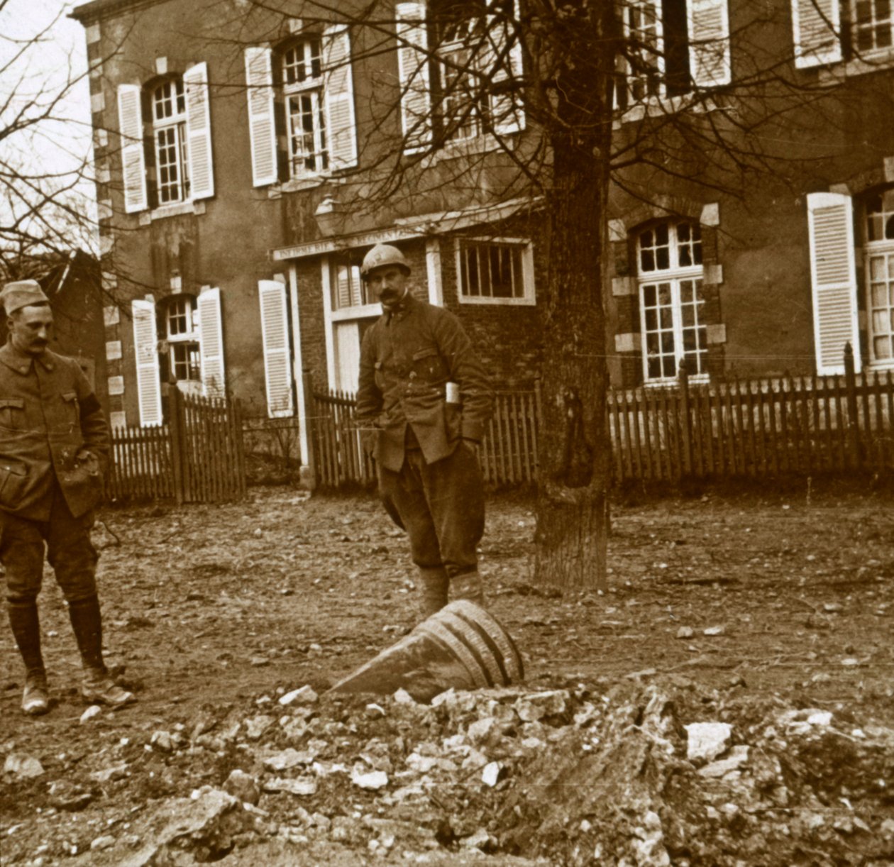 Niewybuchowy pocisk 380, Verdun, północna Francja, c1914-c1918 autorstwa Unbekannt