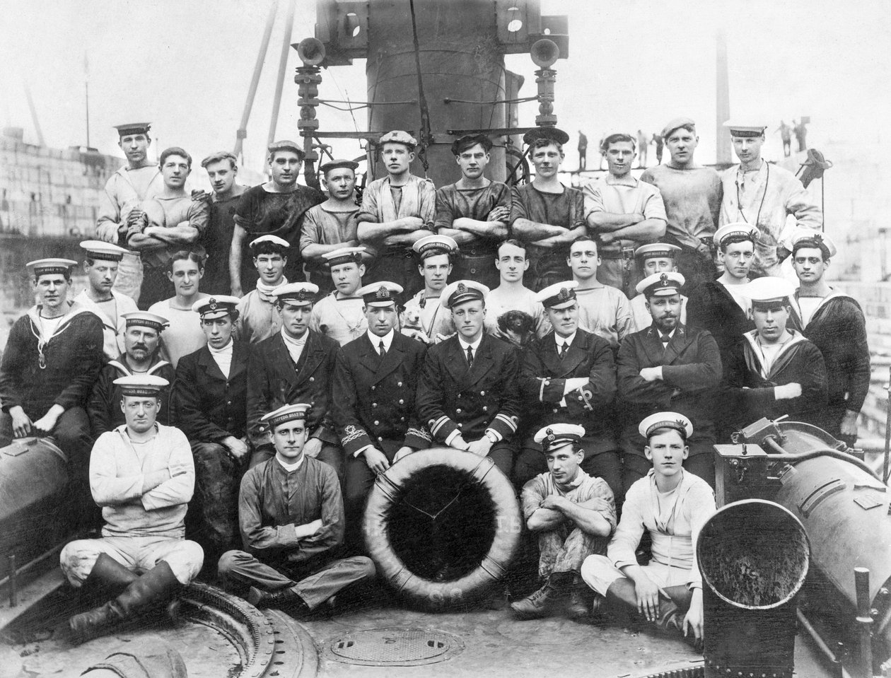 Wielka Brytania : Officers and Ships Company H.M.T.B 98, 344. dzień wojny - c1915 autorstwa Unbekannt