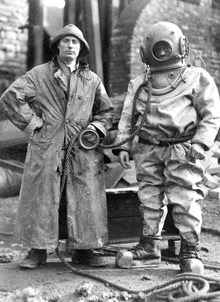 Wielka Brytania: Nurek, który ponownie uruchomił pompę wodną w Newbury Colliery Pit Bottom. Coleford autorstwa Unbekannt