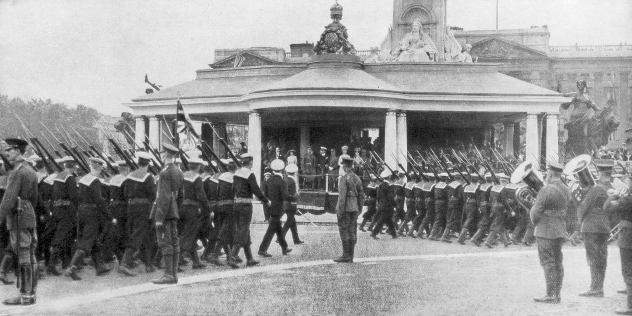 Parada zwycięstwa obok Victoria Memorial i Pałacu Buckingham, Londyn, 19 lipca 1919 autorstwa Unbekannt