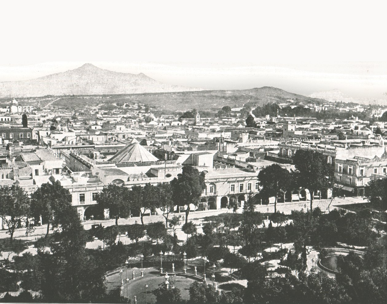 Widok z katedry, Puebla, Meksyk, 1895. autorstwa Unbekannt