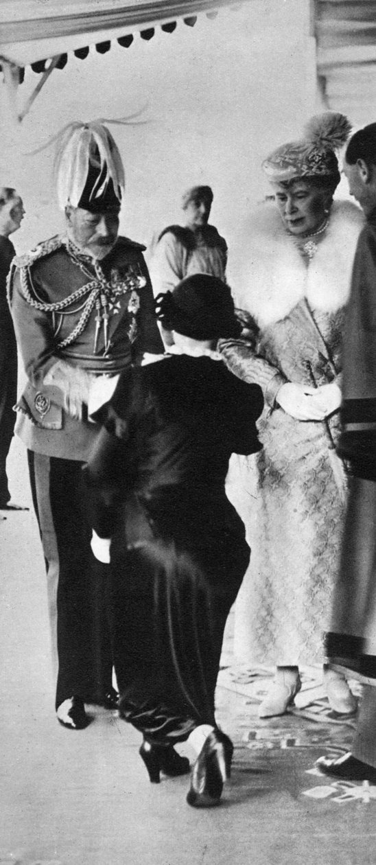 Burmistrzowie i burmistrzowie zachodniego Londynu przedstawieni królowi, Kensington, 1935, 1936 autorstwa Unbekannt