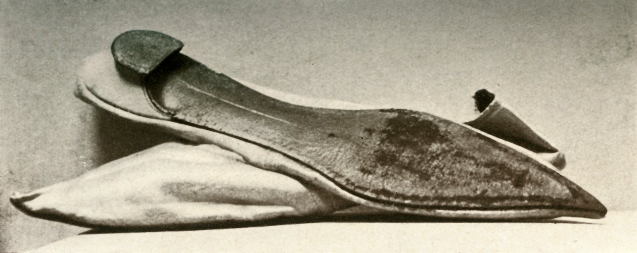 Białe satynowe pantofle ślubne, 1800, 1937. autorstwa Unbekannt