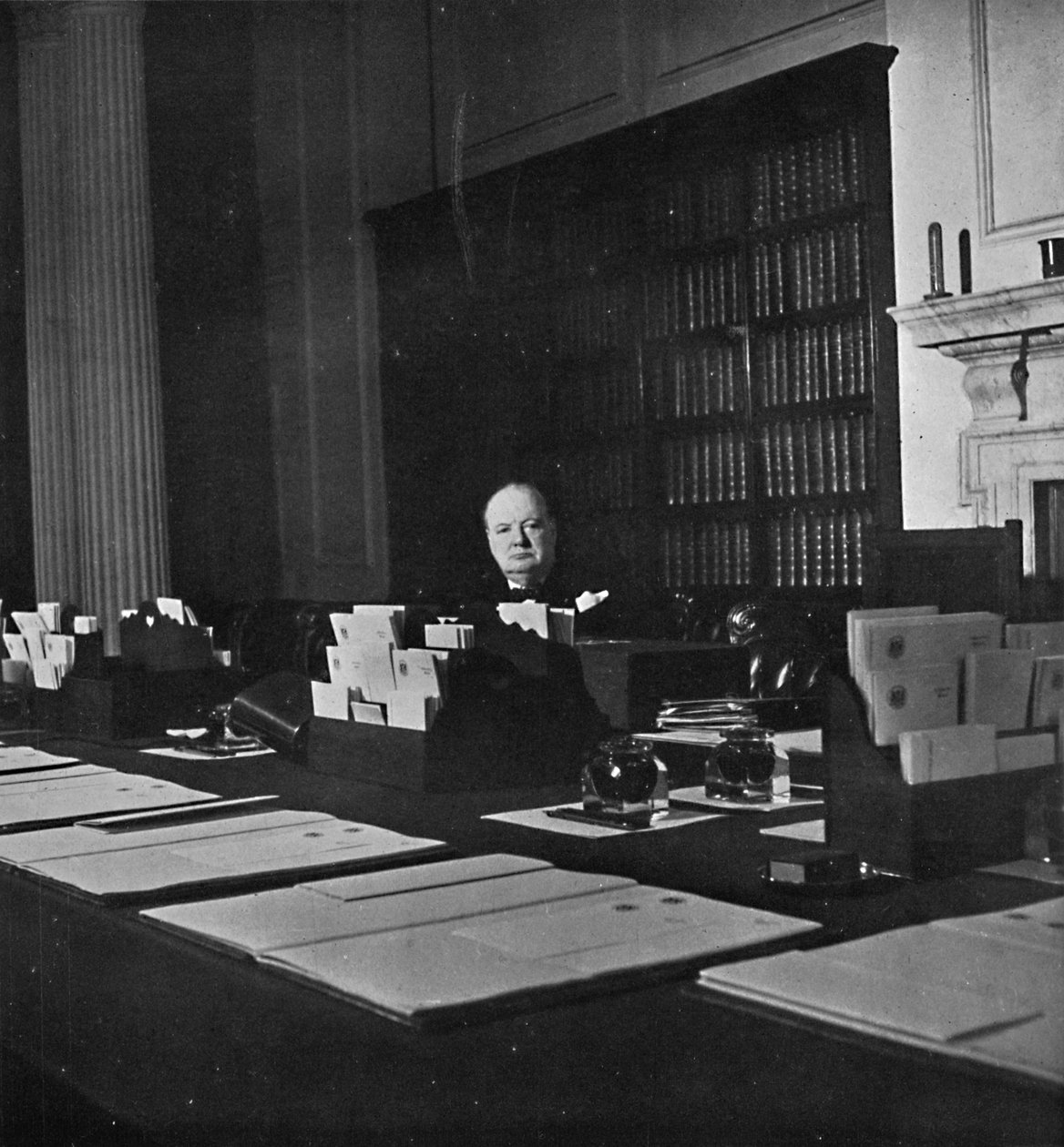 Winston Churchill w sali gabinetowej przy Downing Street 10, lata 40., 1945 r autorstwa Unbekannt