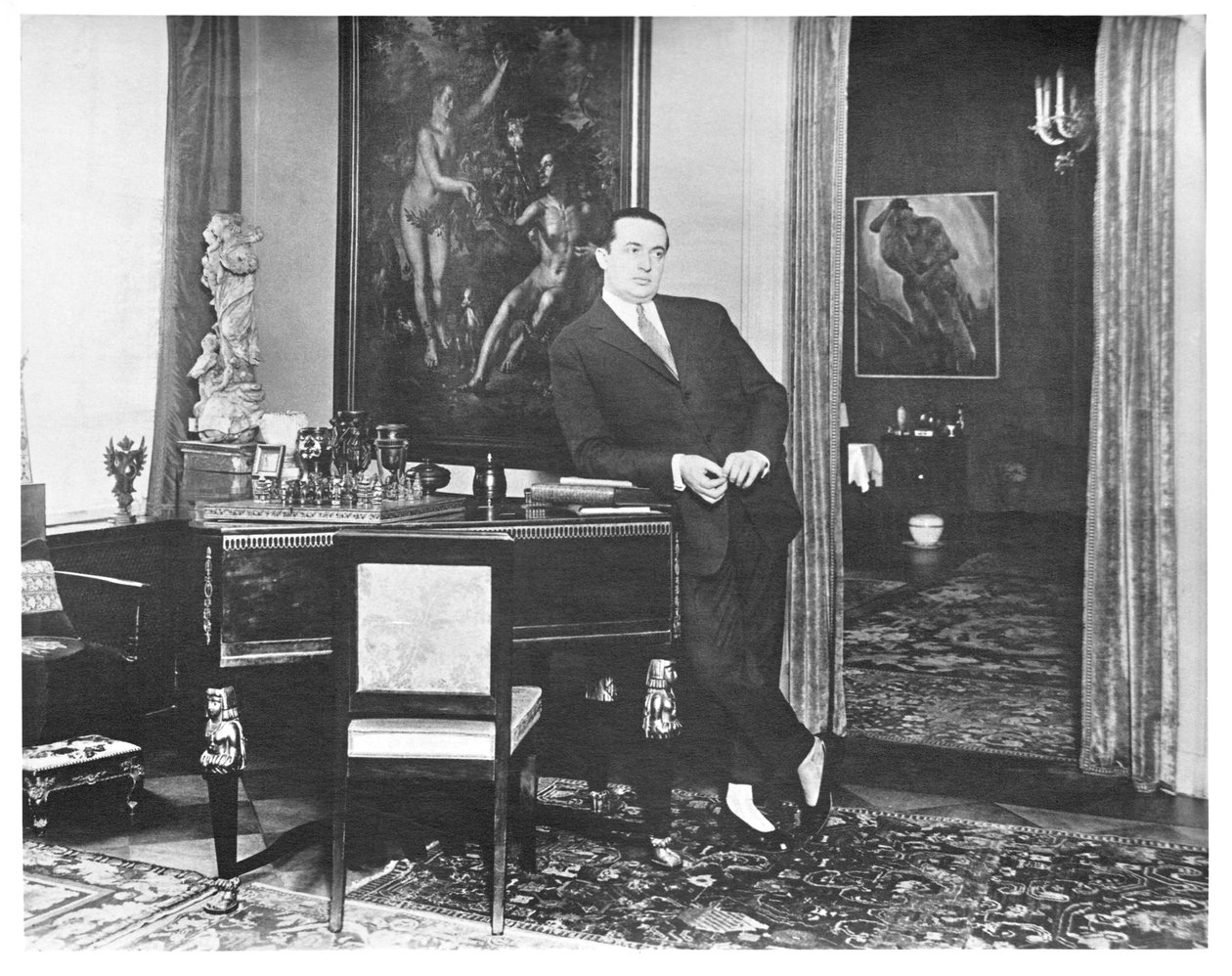 Wolfgang Gurlitt w gabinecie swojej galerii przy Potsdamer Strasse w Berlinie, ok. 1900. 1925. autorstwa Unbekannt