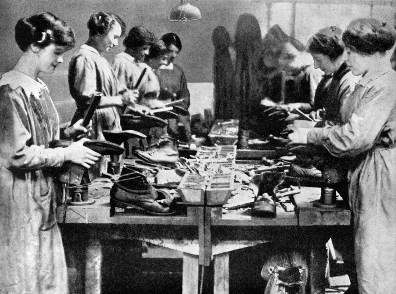 Szewnice naprawiające obuwie na potrzeby wojny, 1914-1918 1936 autorstwa Unbekannt