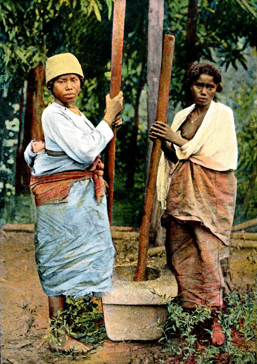 Kobiety tłuką ryż, Madagaskar, koniec XIX wieku autorstwa Unbekannt