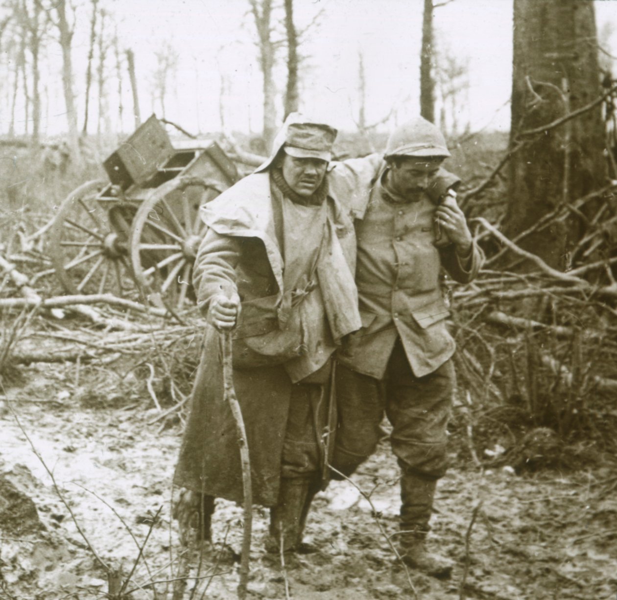 Ranny żołnierz, Verdun, północna Francja, 1916 autorstwa Unbekannt