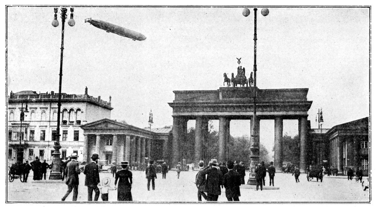 Sterowiec Zeppelin przelatujący nad Bramą Brandenburską, Berlin, I wojna światowa, 1914 autorstwa Unbekannt