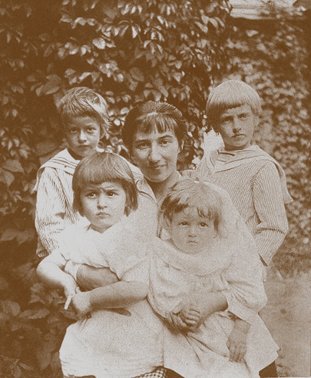 Zinaida Serebriakova z dziećmi, lata 20. autorstwa Unbekannt